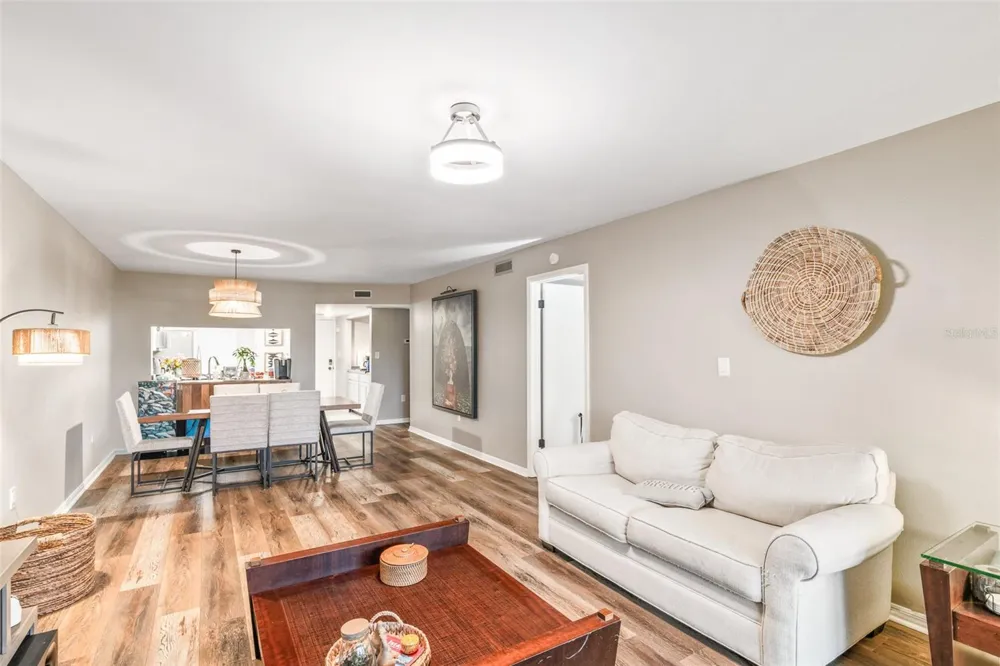 90 HIGHLAND AVENUE S #402 Tarpon Springs, FL 34689