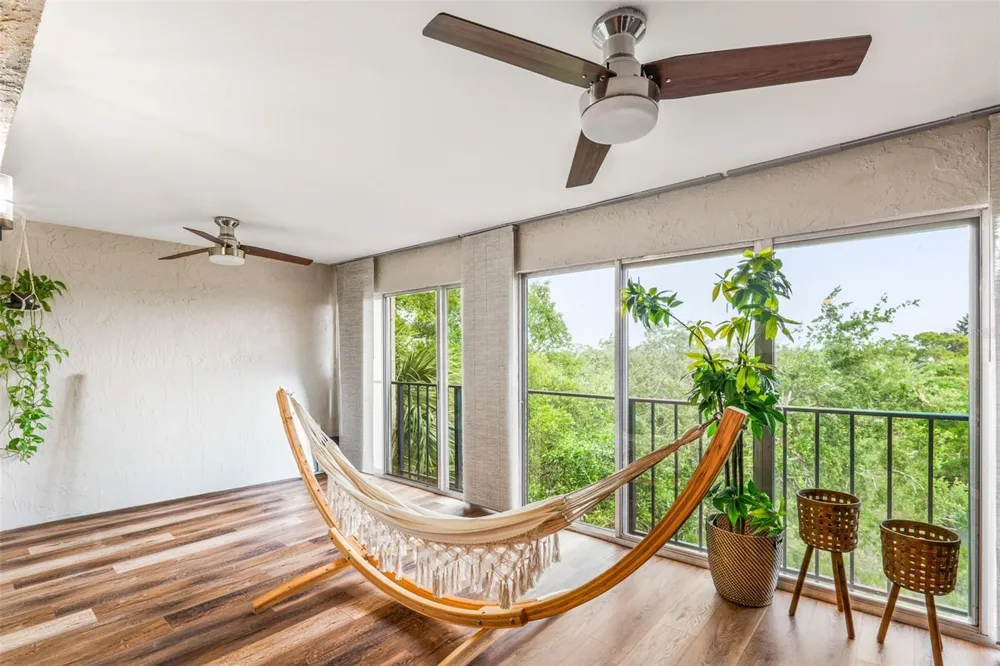 90 HIGHLAND AVENUE S #402 Tarpon Springs, FL 34689
