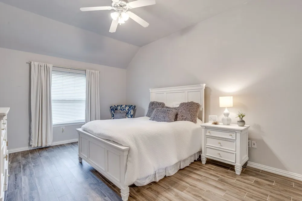 910 Royal Court Burleson, TX 76028