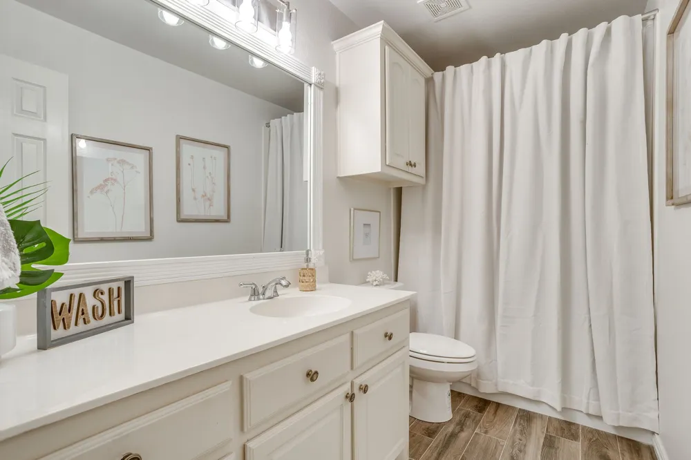 910 Royal Court Burleson, TX 76028