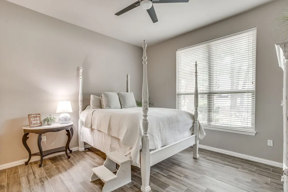 910 Royal Court Burleson, TX 76028