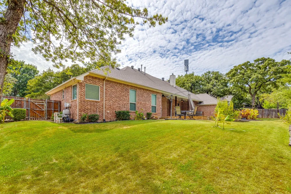910 Royal Court Burleson, TX 76028