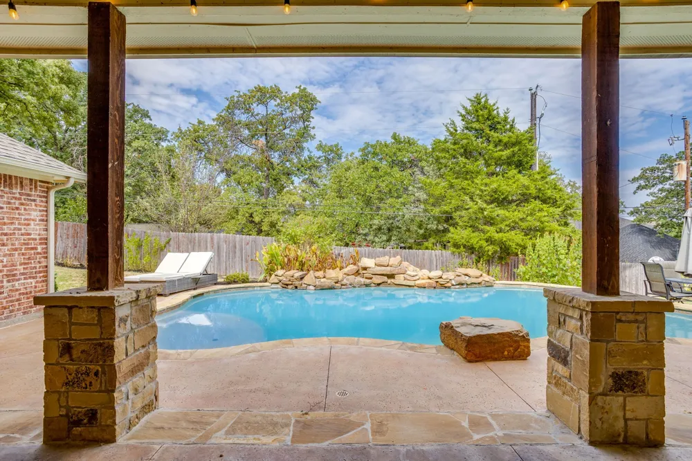 910 Royal Court Burleson, TX 76028