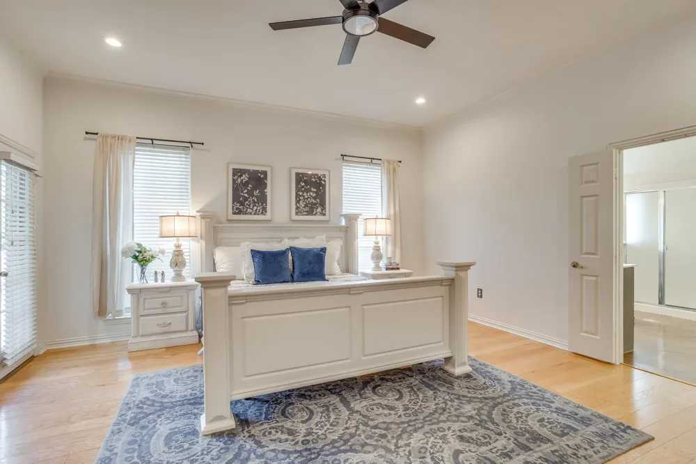 910 Royal Court Burleson, TX 76028