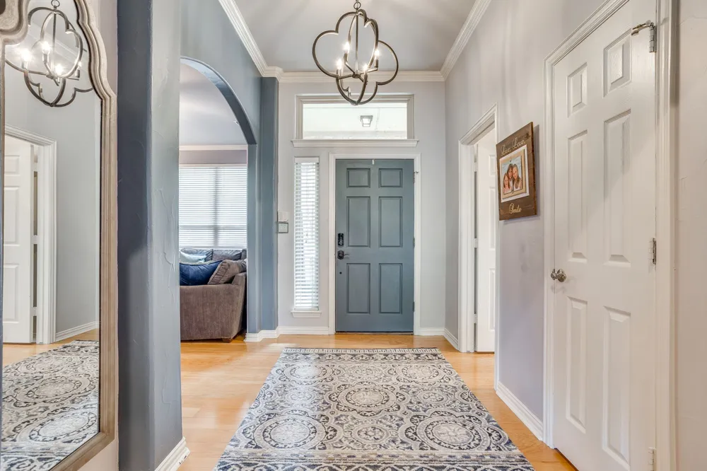 910 Royal Court Burleson, TX 76028