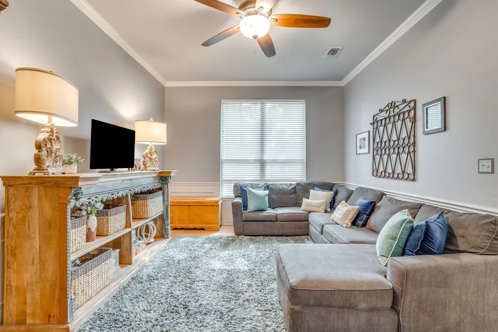 910 Royal Court Burleson, TX 76028