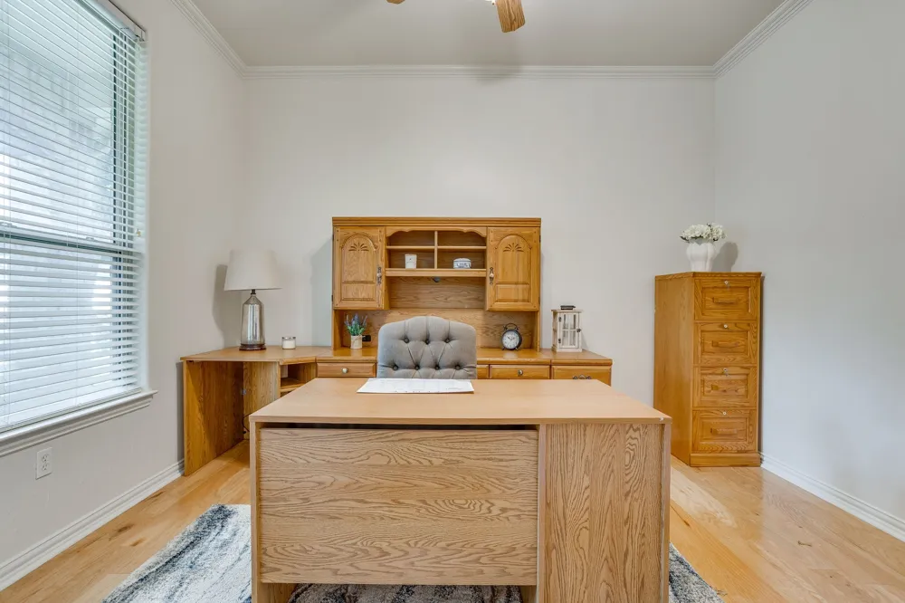 910 Royal Court Burleson, TX 76028