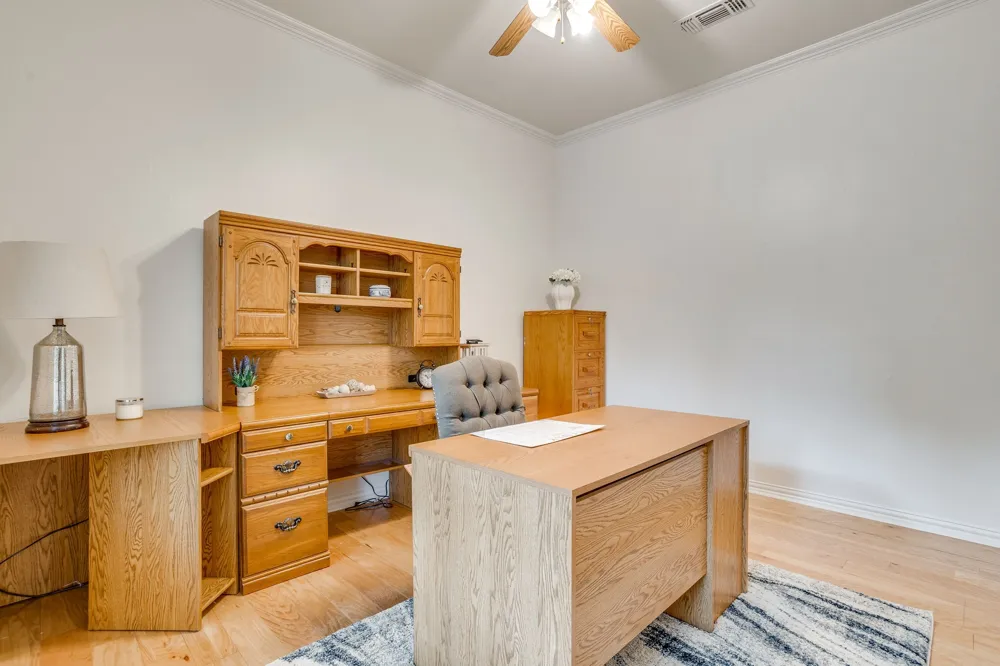910 Royal Court Burleson, TX 76028