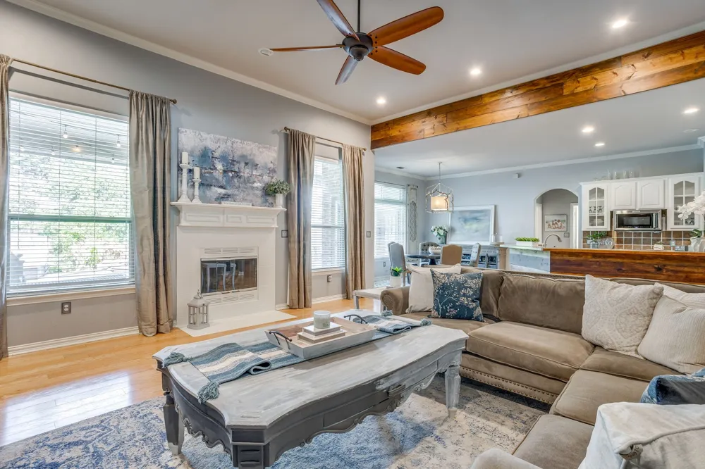 910 Royal Court Burleson, TX 76028