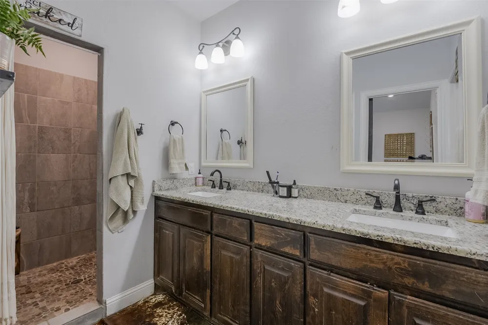 161 Laurie Lane Waxahachie, TX 75165