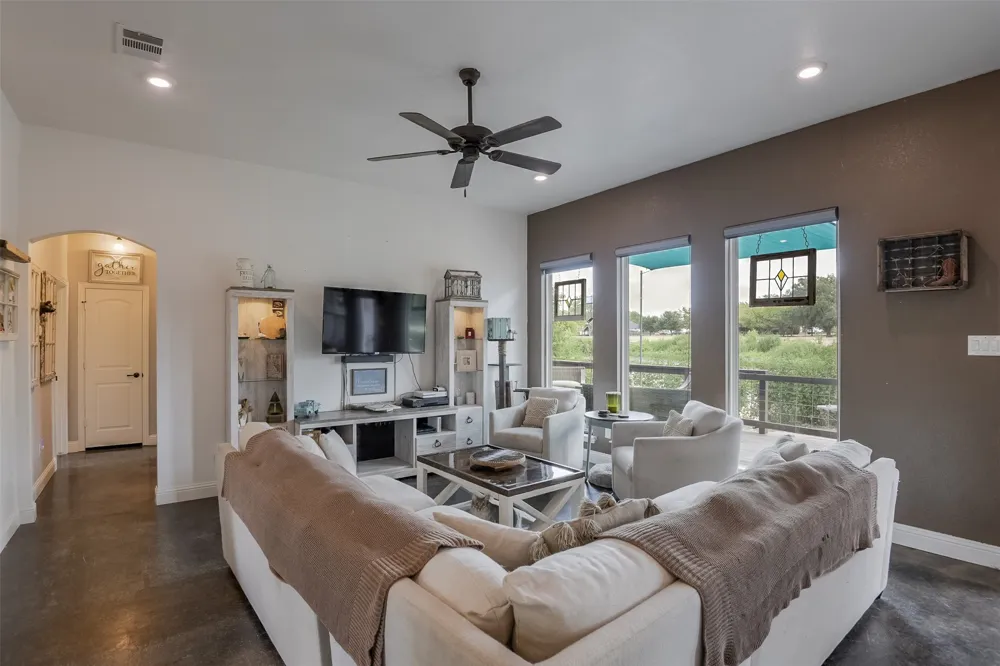 161 Laurie Lane Waxahachie, TX 75165