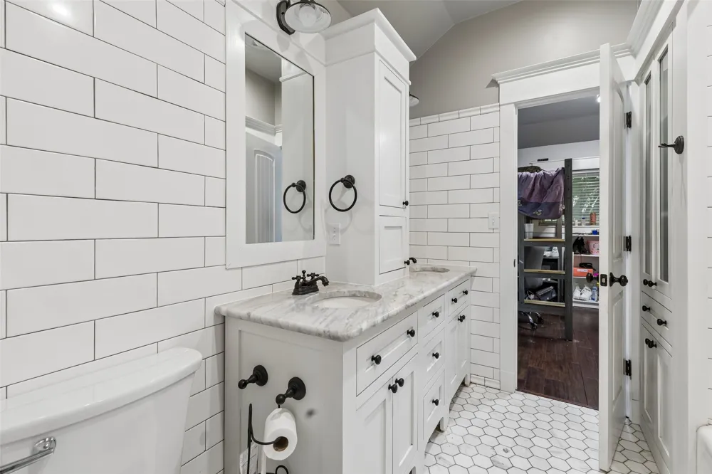160 Cedarcrest Lane Double Oak, TX 75077