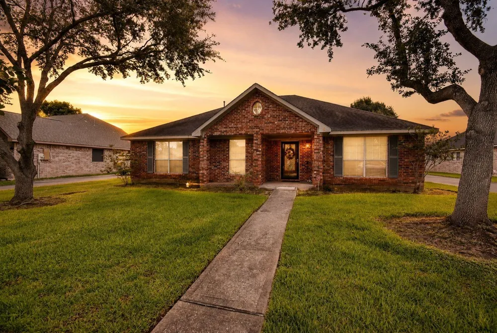 2214 Meadows Boulevard League City, TX 77573