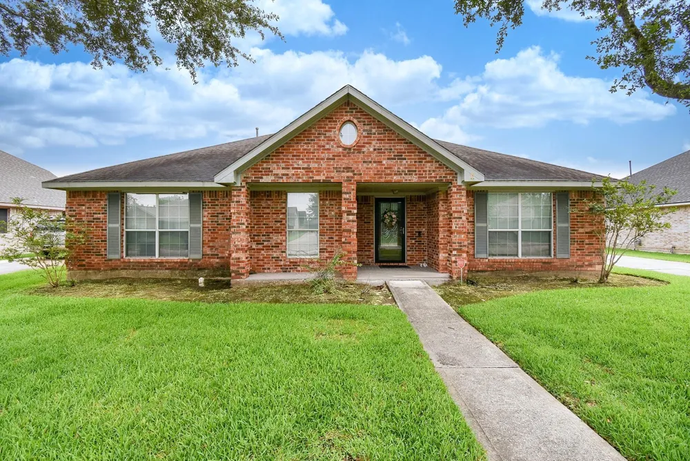 2214 Meadows Boulevard League City, TX 77573