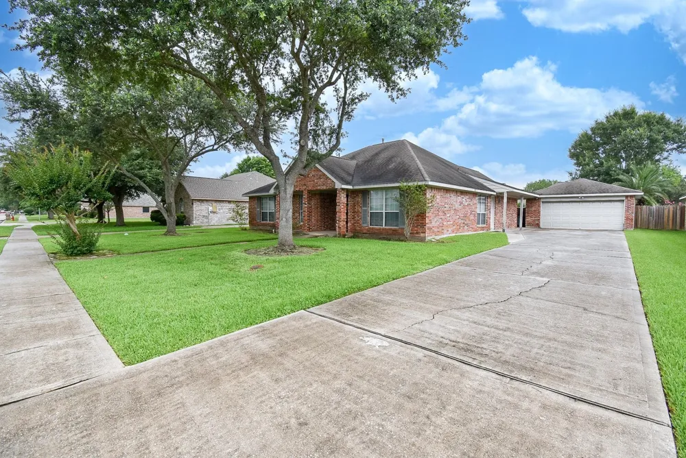 2214 Meadows Boulevard League City, TX 77573