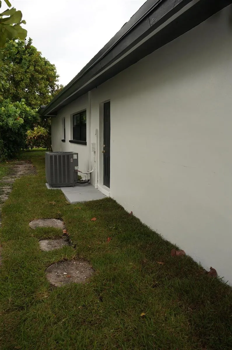 1513 39TH STREET West Palm Beach, FL 33407