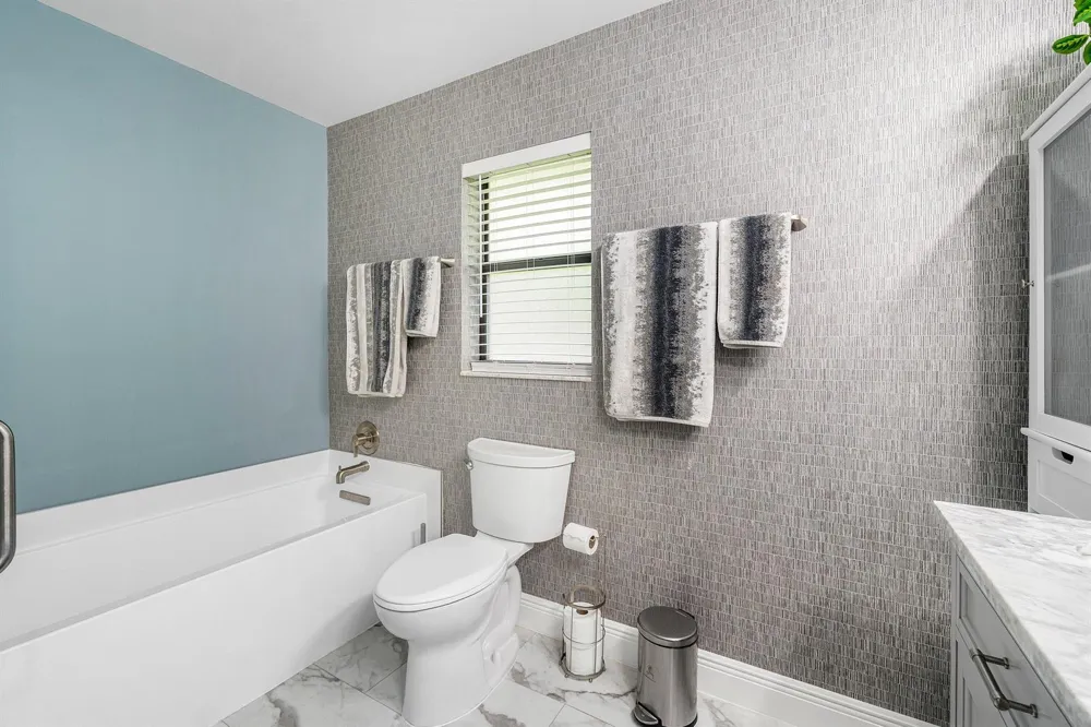 9729 SILLS DRIVE E #201 Boynton Beach, FL 33437