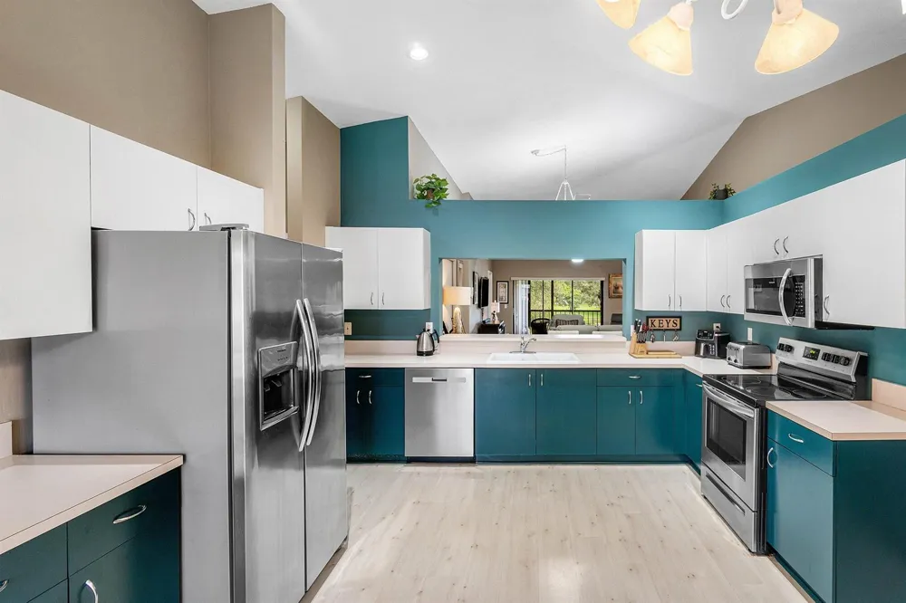 9729 SILLS DRIVE E #201 Boynton Beach, FL 33437