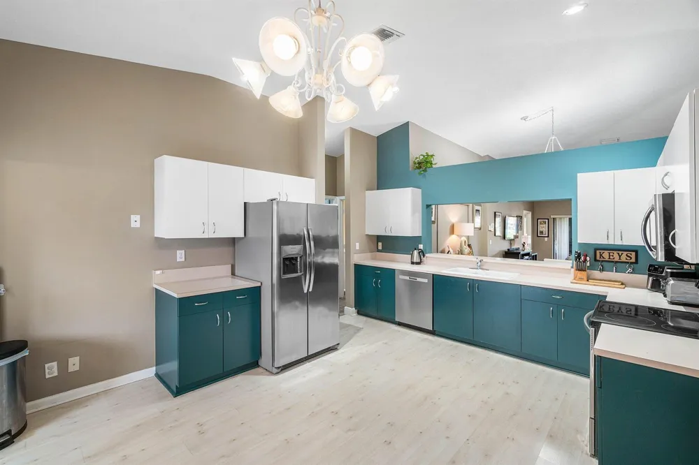 9729 SILLS DRIVE E #201 Boynton Beach, FL 33437