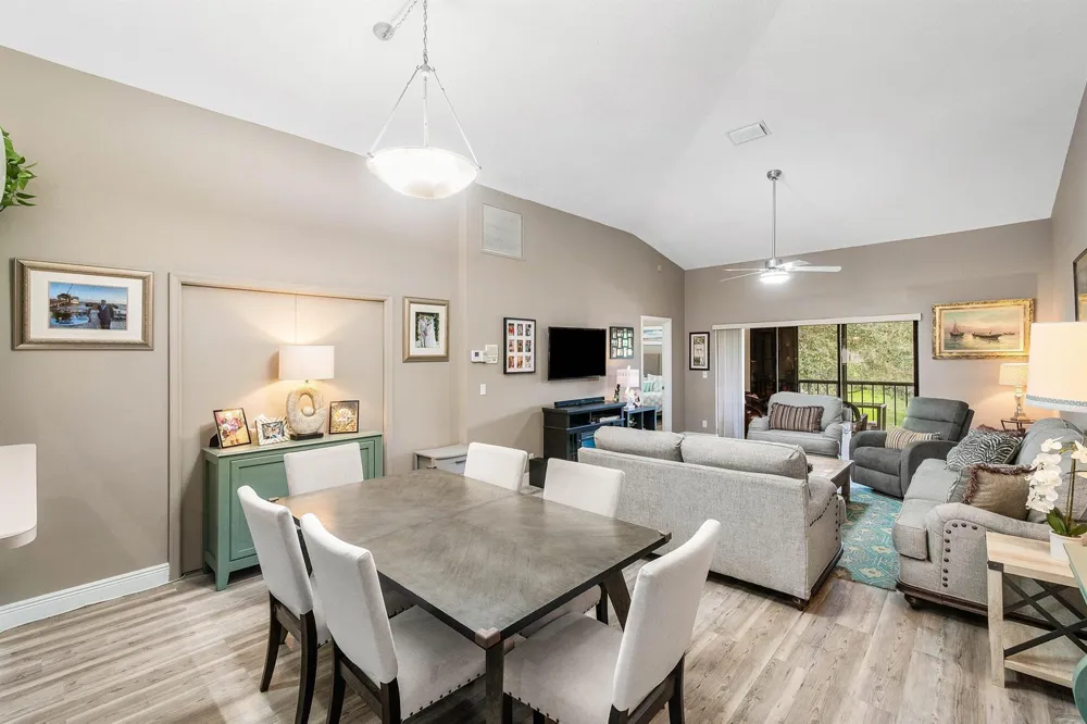 9729 SILLS DRIVE E #201 Boynton Beach, FL 33437