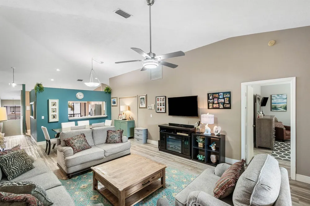 9729 SILLS DRIVE E #201 Boynton Beach, FL 33437