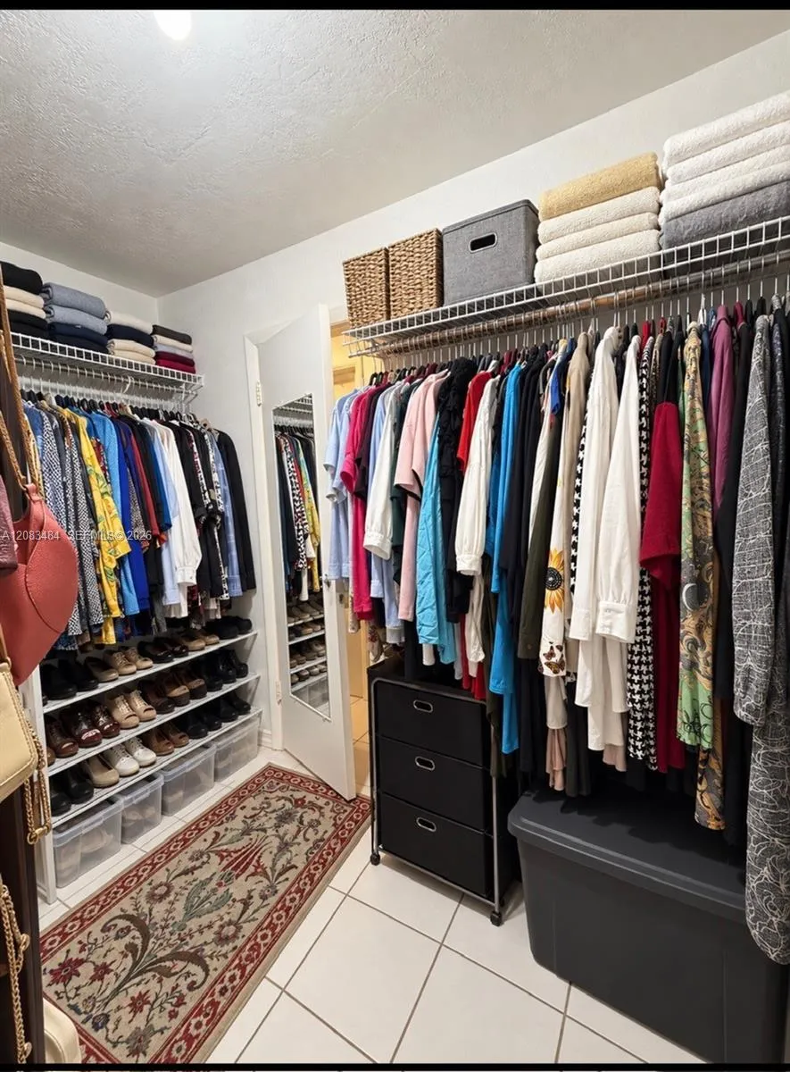 9631 SW 77 AV #101 C Miami, FL 33156