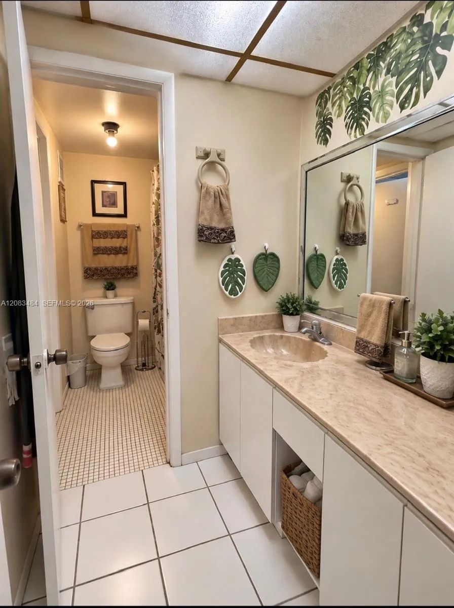 9631 SW 77 AV #101 C Miami, FL 33156