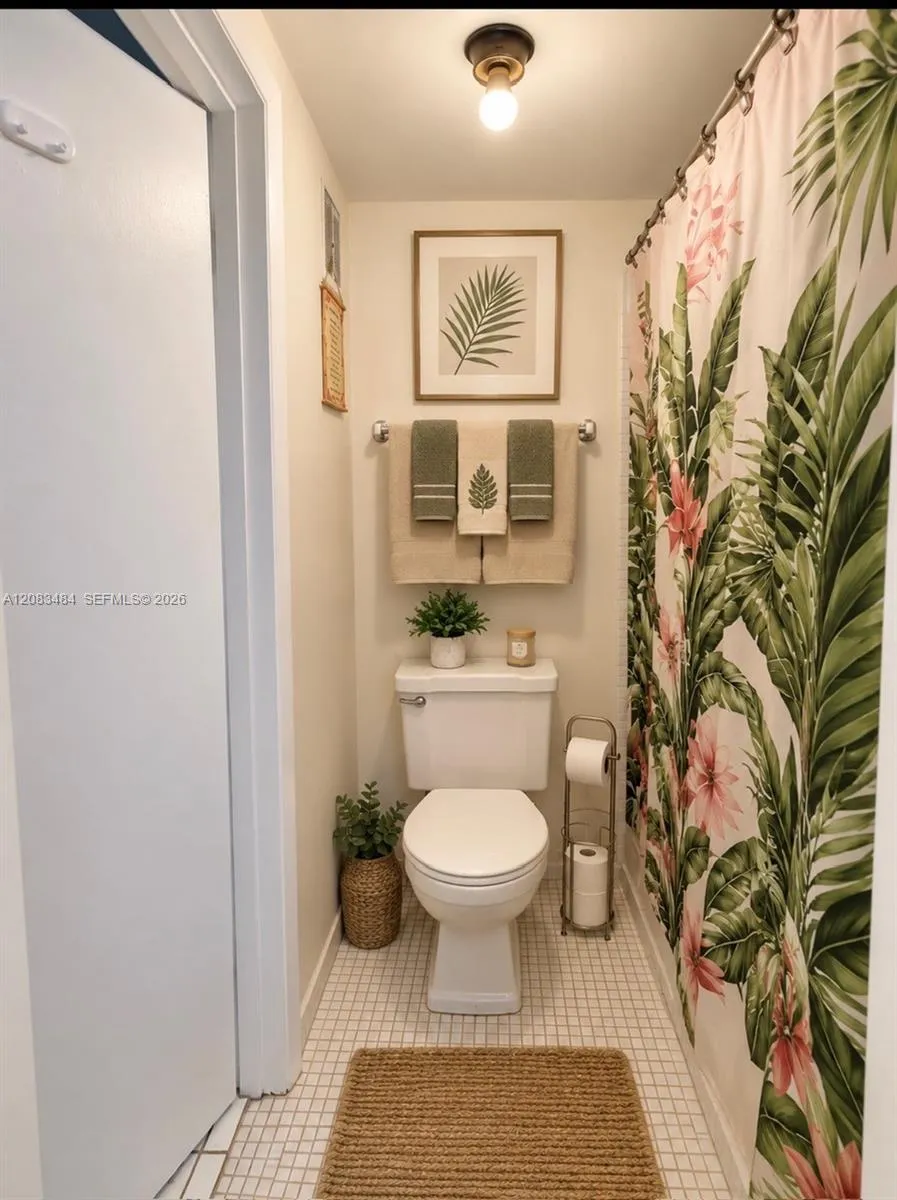 9631 SW 77 AV #101 C Miami, FL 33156
