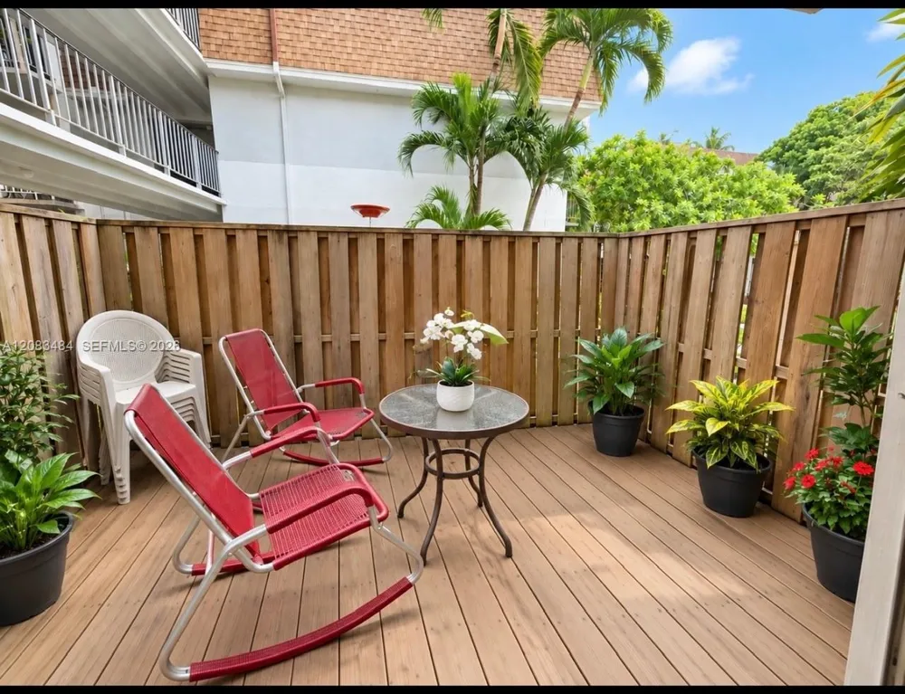 9631 SW 77 AV #101 C Miami, FL 33156