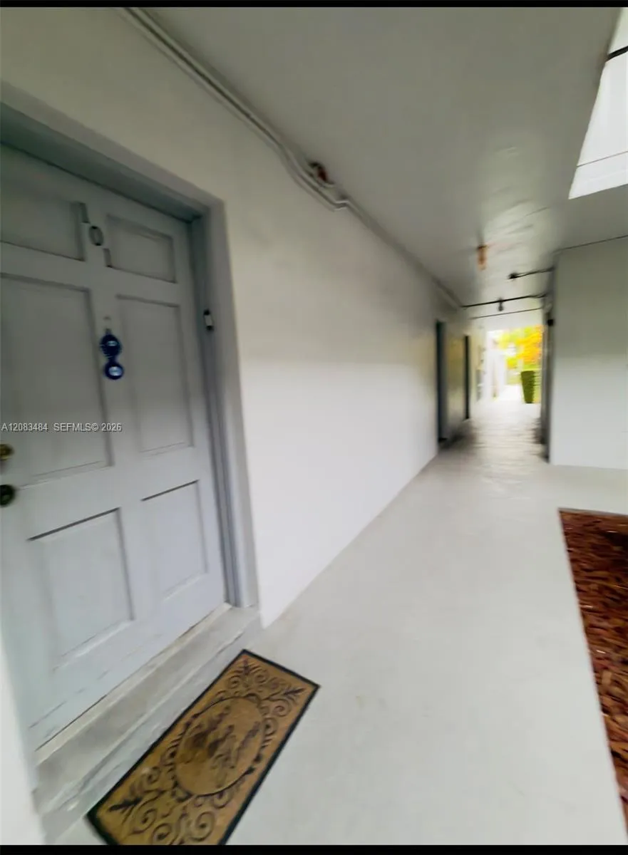 9631 SW 77 AV #101 C Miami, FL 33156