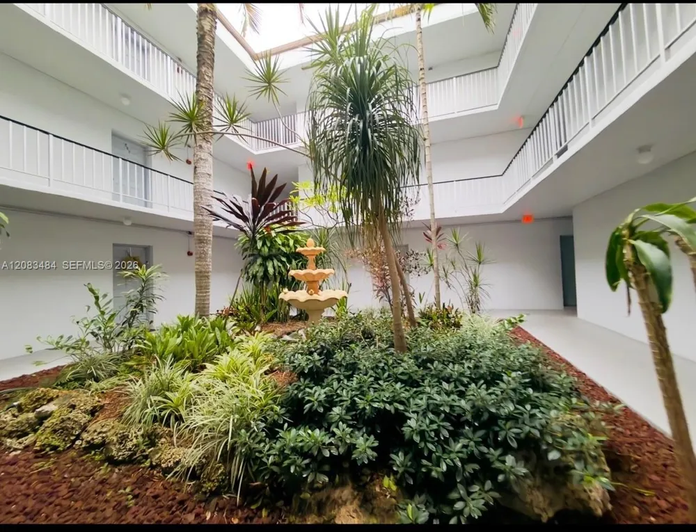 9631 SW 77 AV #101 C Miami, FL 33156