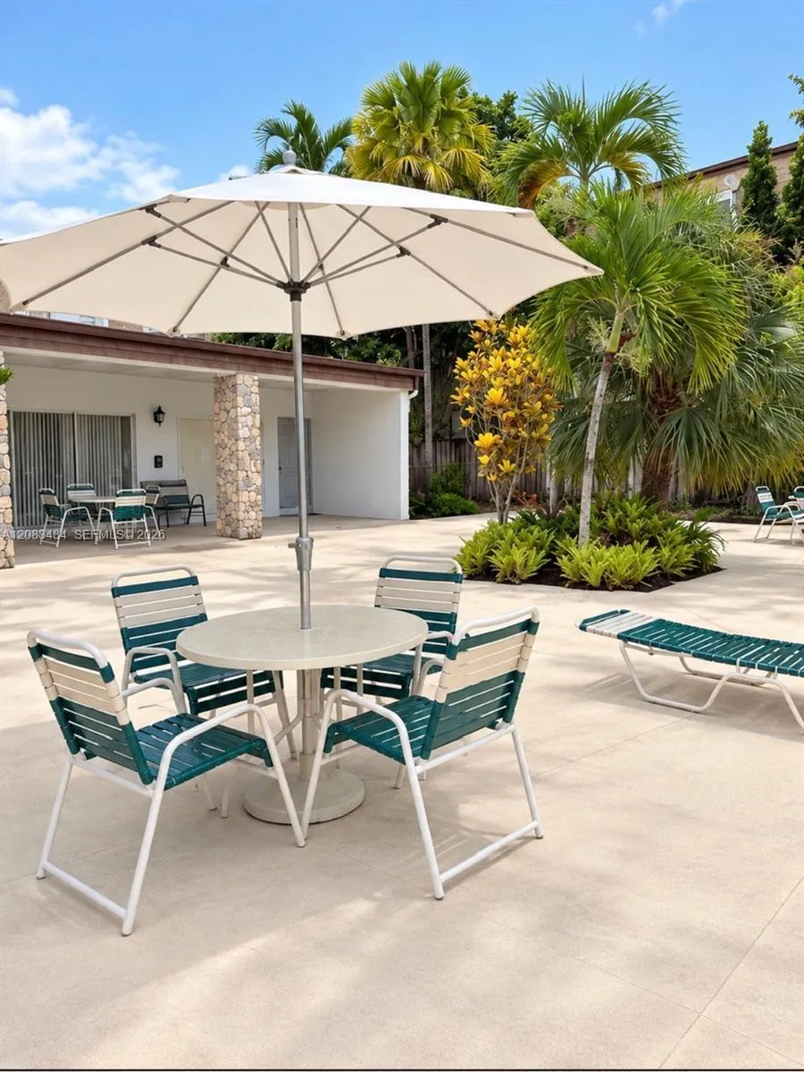 9631 SW 77 AV #101 C Miami, FL 33156