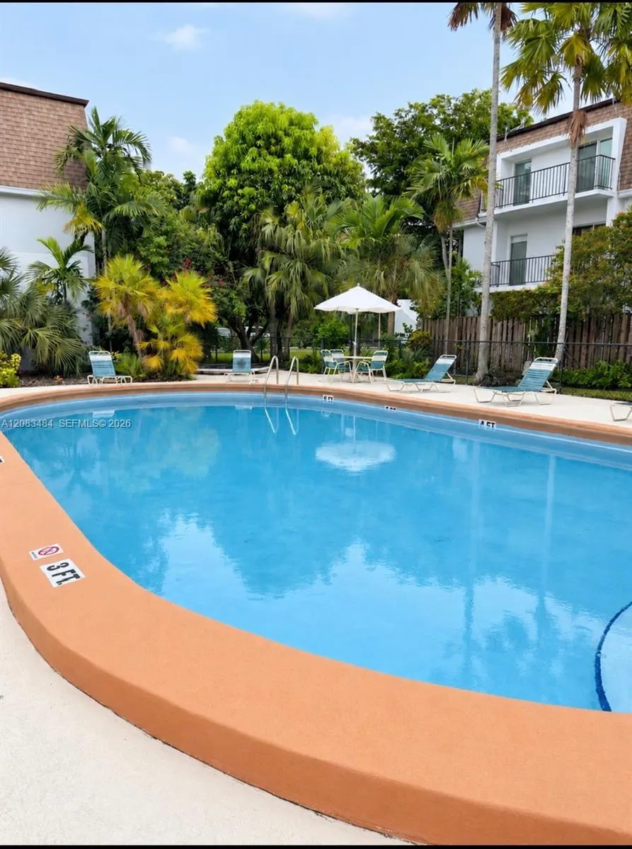 9631 SW 77 AV #101 C Miami, FL 33156