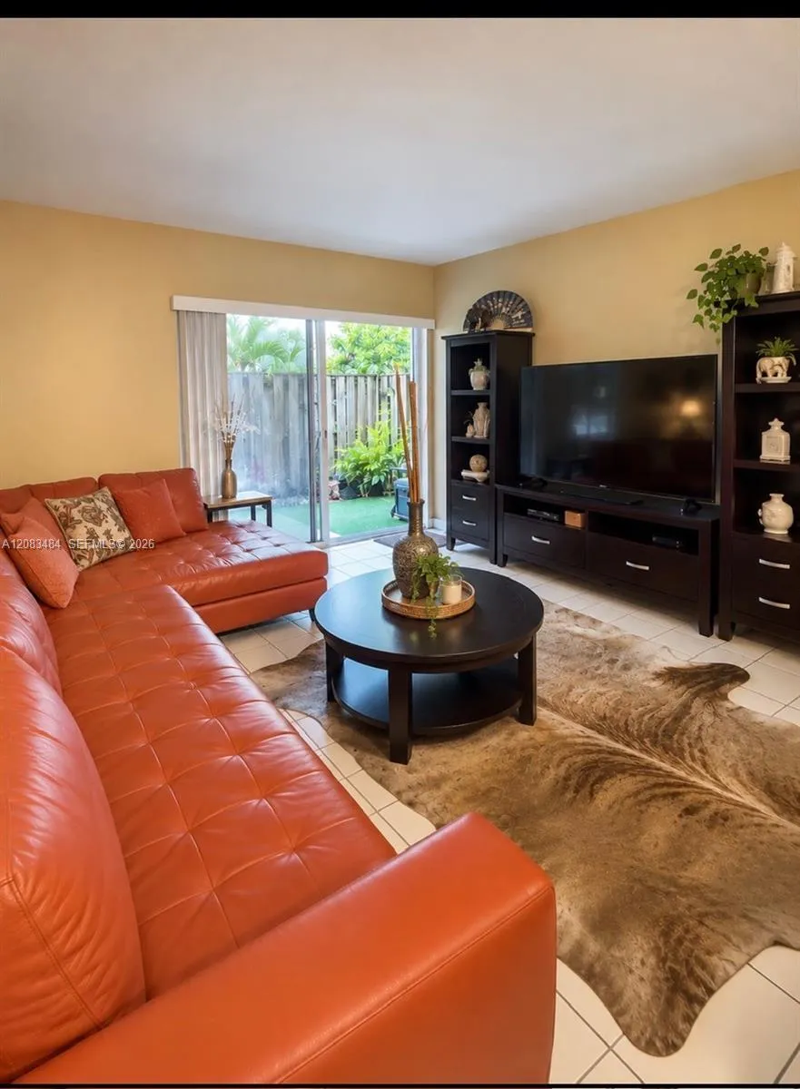 9631 SW 77 AV #101 C Miami, FL 33156