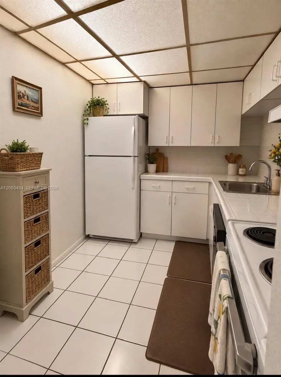 9631 SW 77 AV #101 C Miami, FL 33156