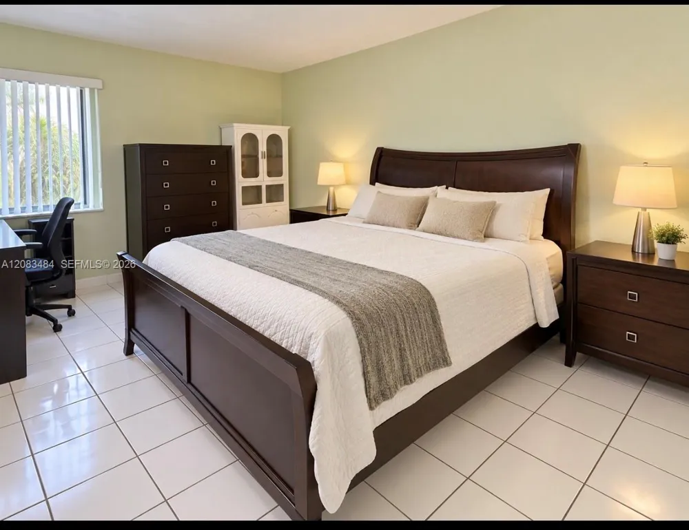9631 SW 77 AV #101 C Miami, FL 33156