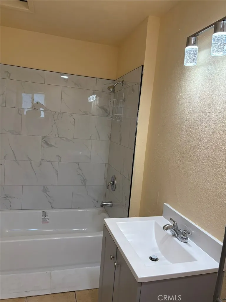 2325 Verde Bakersfield, CA 93304