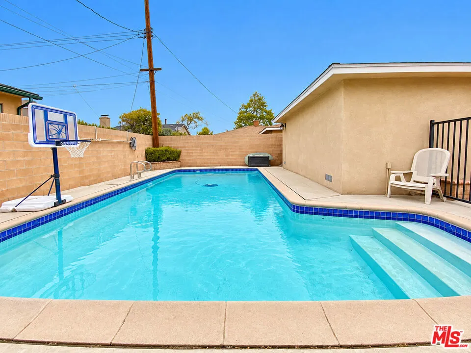 18515 Doty Avenue Torrance, CA 90504