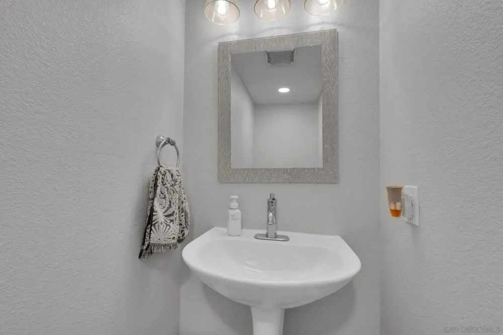 1961 Petaluma Chula Vista, CA 91913