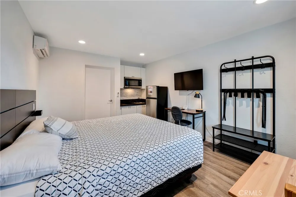 1404 Pacific Coast Hwy Harbor City, CA 90710