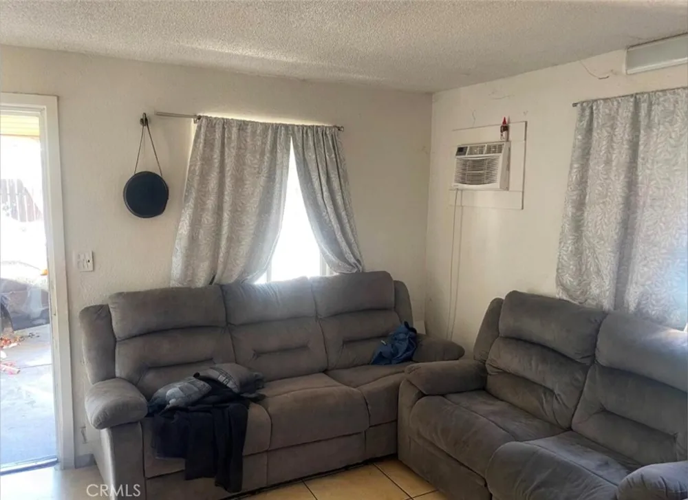 7047 Dwight Way Way San Bernardino, CA 92404