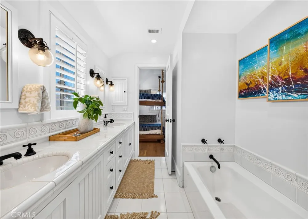 1228 W Oceanfront Newport Beach, CA 92661