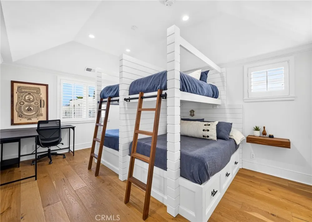 1228 W Oceanfront Newport Beach, CA 92661