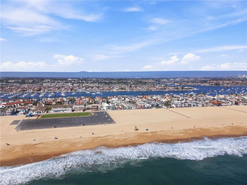 1228 W Oceanfront Newport Beach, CA 92661