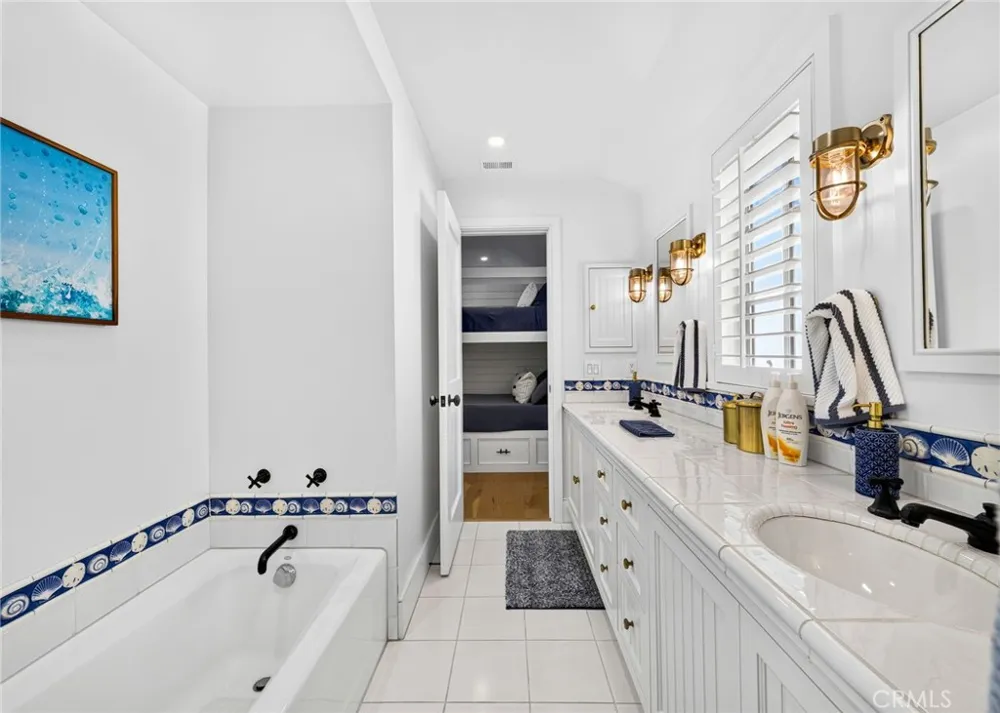 1228 W Oceanfront Newport Beach, CA 92661