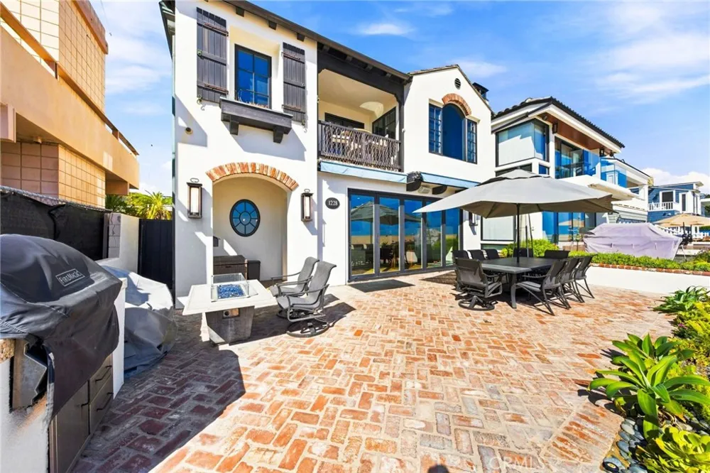 1228 W Oceanfront Newport Beach, CA 92661