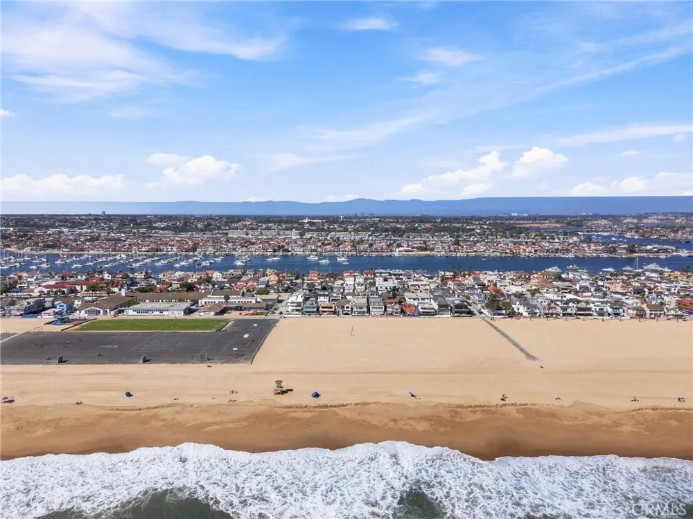 1228 W Oceanfront Newport Beach, CA 92661