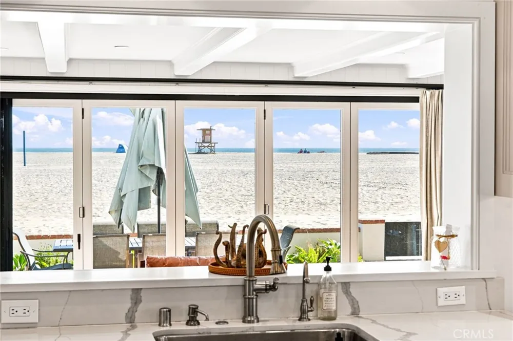 1228 W Oceanfront Newport Beach, CA 92661