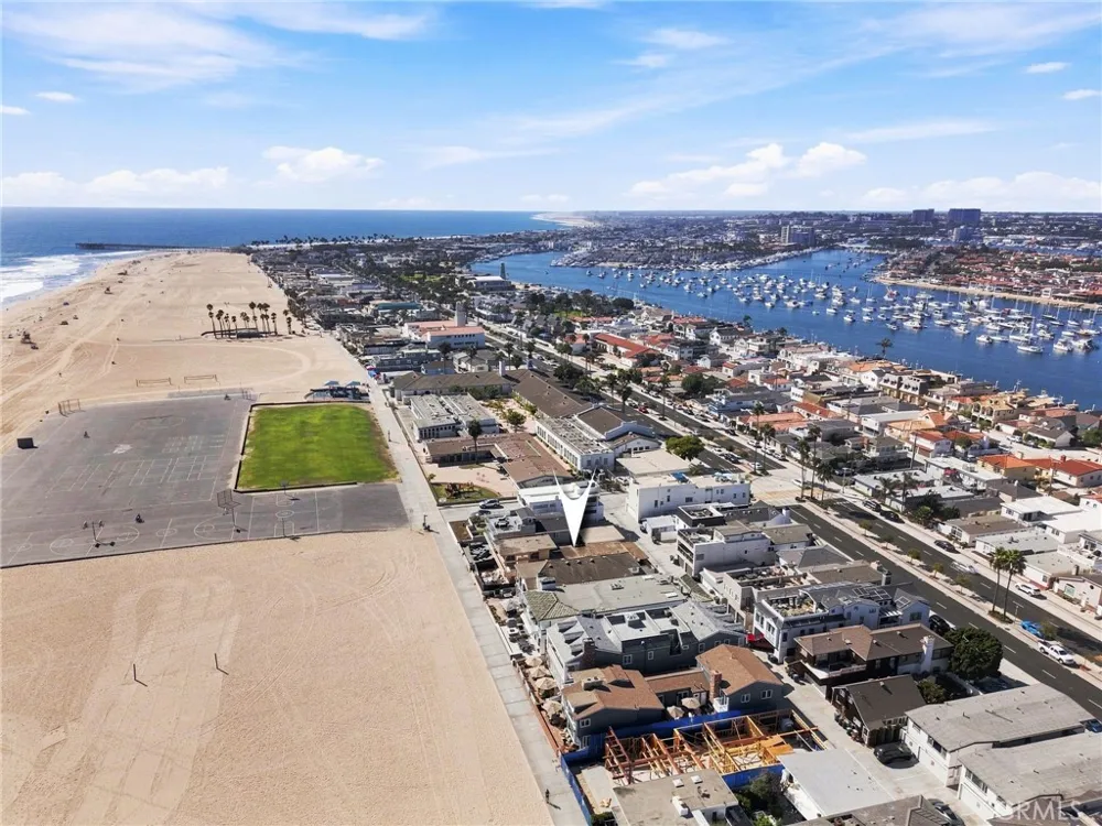 1228 W Oceanfront Newport Beach, CA 92661