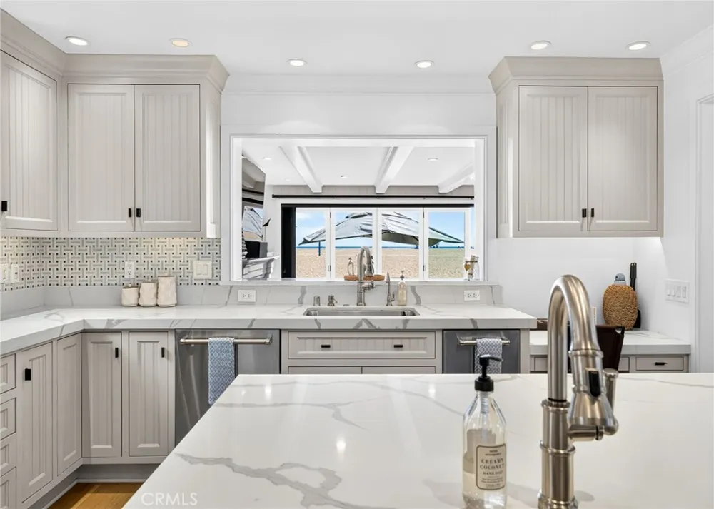 1228 W Oceanfront Newport Beach, CA 92661